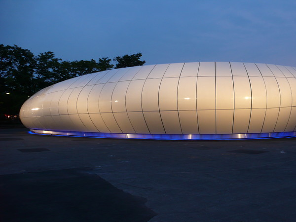 Mobile Art in Tokyo, Chanel Contemporary Art Container by Zaha Hadid | Photo by Shuets Udono via Flickr