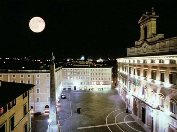 Gianni Giansanti, Roma, Giugno 1999 – Piazza Montecitorio di notte 