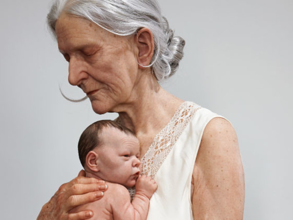 Sam Jinks, <em>Woman and Child, </em>2010, Tecnica mista, Edizione di 3, 145 × 40 × 40 cm, Collezione dell'artista | Courtesy Sam Jinks e Sullivan+Strumpf, Sydney