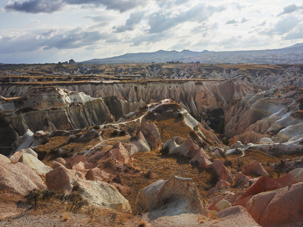 La Valle Rossa (Kızılçukur) vista dall’altopiano. Fotografia di Marco Zanin per Fondazione Benetton Studi Ricerche