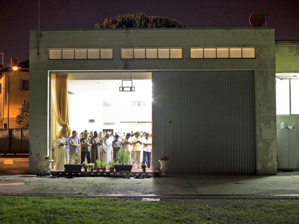 © Nicolò De Giorgi, An Islamic place of worship inside what used to be a garage for cleaning public buses, Province of Udine