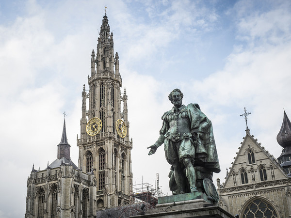 Statua di Rubens presso la Groenplaats di Anversa | © Chris JacobsLa Groenplaats, letteralmente 