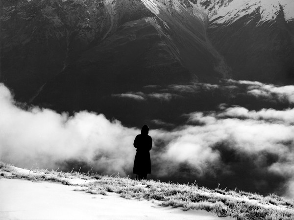 Vittorio Sella, Monte Ushba al levare del sole dal Monte Mesi a Ovest di Mazeri, Soanezia (29 settembre) I Courtesy Fondazione Sella, Biella