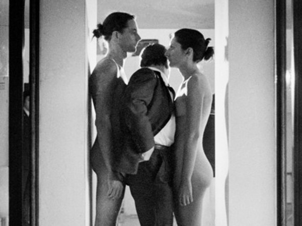 Marina Abramovic & Ulay, <em>Impoderabilia</em>, 1977 | Courtesy Mario Carbone © Marina Abramovic by Siae 2016 Courtesy Merano Arte “Gestures - Women in action”