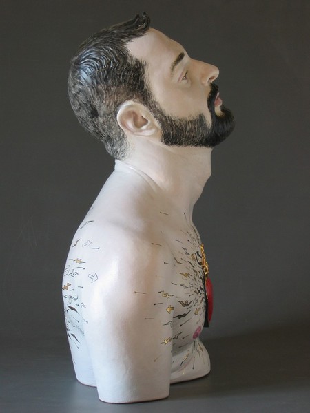 Livio Scarpella, OUT OF THE HART, AUTORITRATTO, Datato 2011,Ceramica - 60 x 50x 30 cm, Base 110 x 55 x 35