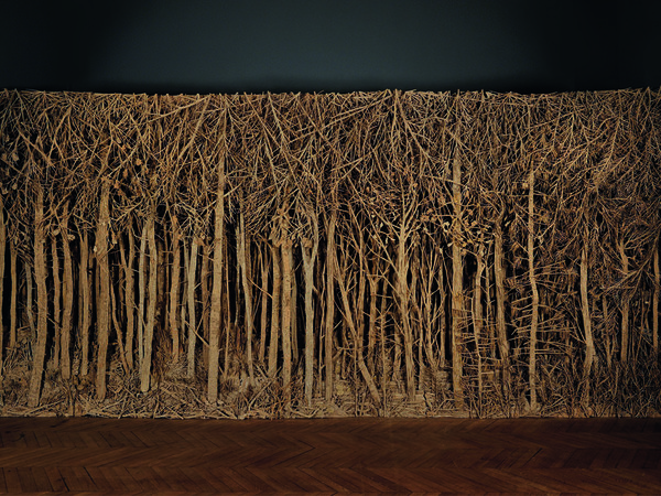 <span>Carte blanche à Eva Jospin, Manufacture des Gobelins, Parigi, 2013. Cartone, legno, colla, cm. 760x350x45</span>