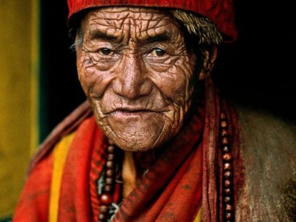 Steve McCurry, Monk at Jokhang Temple. Lhasa, Tibet, 2000