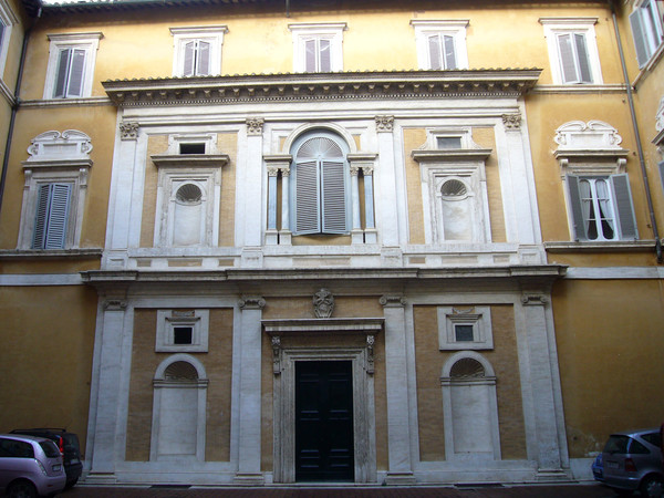 Roma, palazzo Firenze ai Prefetti, cortile (sede della Società Dante Alighieri)