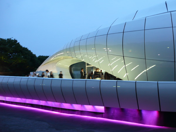 Mobile Art in Tokyo(2), Chanel Contemporary Art Container by Zaha Hadid | Photo by Shuets Udono via Flickr