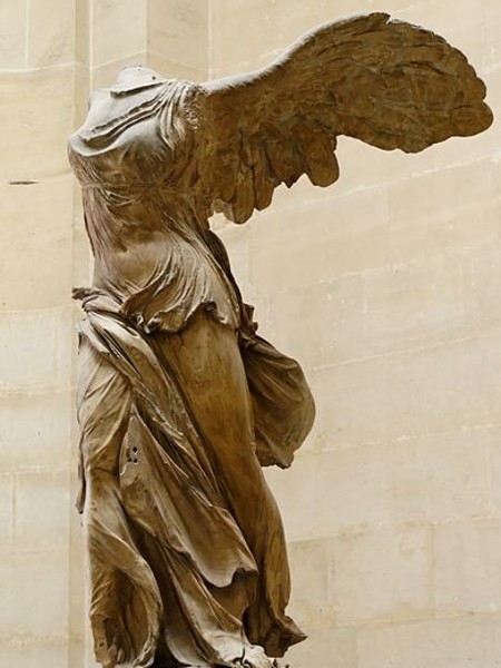 nike statua louvre