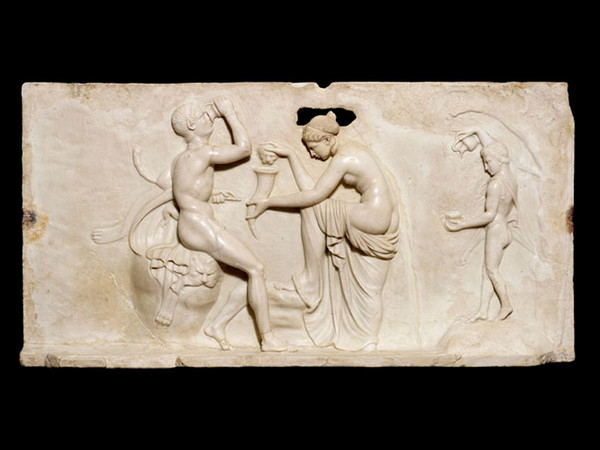 Satiri e menadi, pannello in marmo, Dalla Casa dei Rilievi dionisiaci, Ercolano, 1 secolo dC.  © Soprintendenza Speciale per i Beni Archeologici di Napoli e Pompei