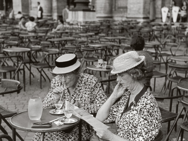 Ruth Orkin, Two American Tourists, Rome, Italy, 1956. Modern Print, 2021