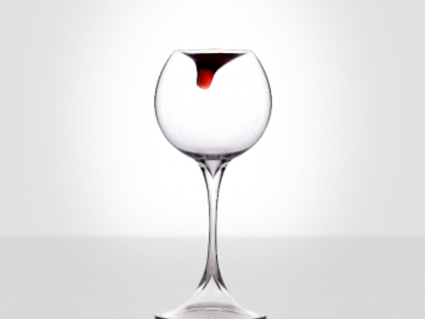 Stella Orlandino, Lacrima (serie "Cin Cin unconventional glasses"), vetro borosilicato, cm. 23x8x8, 2011