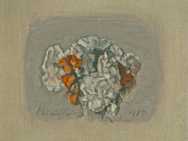 Giorgio Morandi, Fiori, 1957, (V.1020), olio su tela, cm. 22,5 x 28. Collezione Enos e Alberto Ferri. Deposito in comodato gratuito al Museo Morandi da luglio 2020