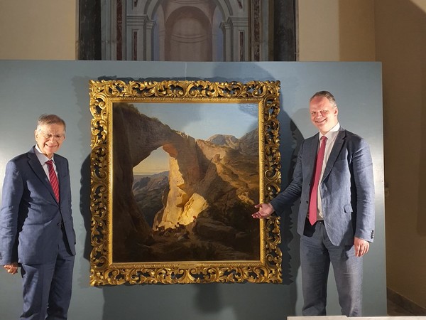 Valdo Spini ed Eike Schmidt con l'opera di Andrea Markò, Veduta del Monte Forato, 1871 ca. Olio su tela, 121x116 cm.