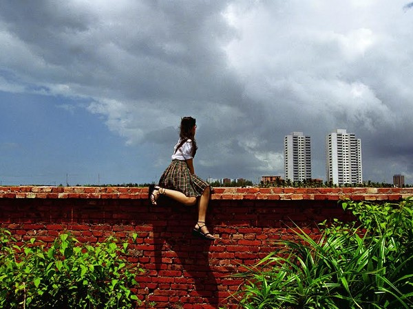 Weng Fen, Sitting on the Wall, Haikou, 2001
