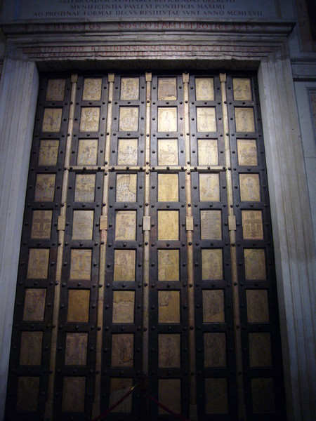 Porta bronzea