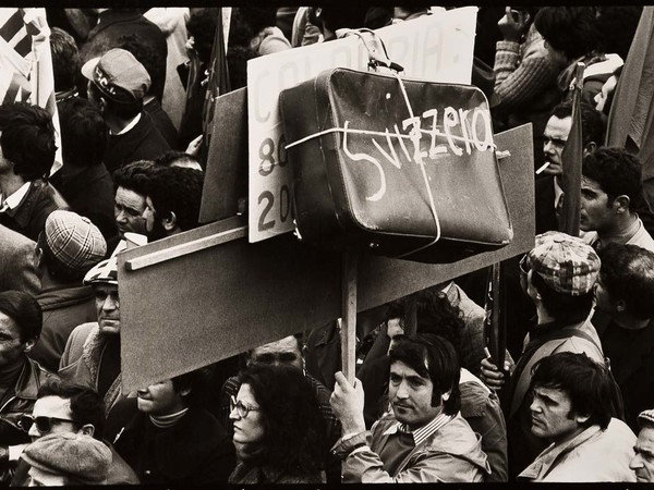 Mimmo Jodice Napoli, Manifestazione a Piazza Garibaldi / Naples, 1967. Stampa ai sali d’argento / Gelatin silver print, 19,3x29 cm.