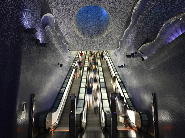 Oscar Tusquets Blanca, Robert Wilson, Crater de luz, 2012, Metropolitana Linea 1, stazione Toledo, Napoli I Ph. Oreste Lanzetta, 2023