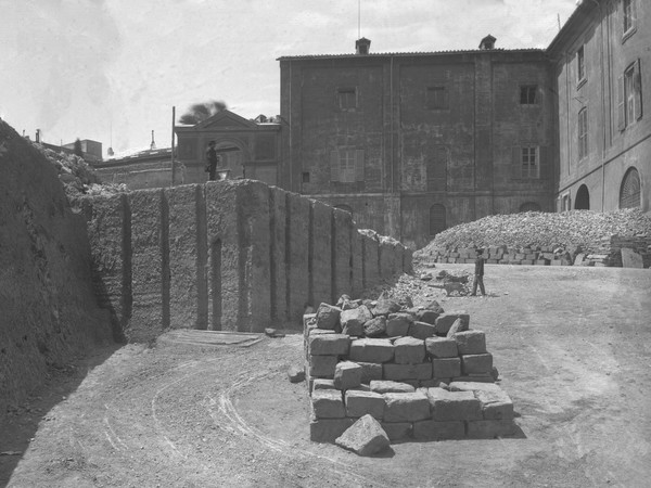 Scavi in via di Monte Tarpeo, 1896, Roma | Courtesy Archivio dell'Istituto Archeologico Germanico