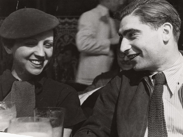 Fred Stein, Gerda Taro and Robert Capa, Cafe de Dome, Paris 1936. Courtesy International Center of Photography