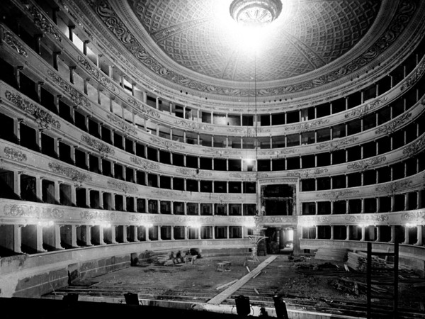 Milano, Lavori di ricostruzione del Teatro alla Scala, 1945