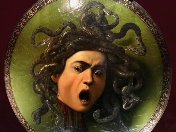 Caravaggio, Scudo con testa di Medusa, 1595-1598, Olio su tela, 60 × 55 cm, Firenze, Galleria degli Uffizi