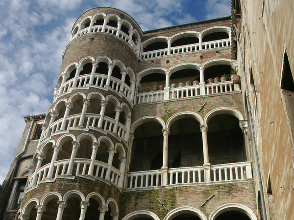 Scala Contarini del Bovolo