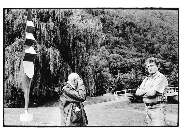 <em>Henri Cartier-Bresson fotografa Léonard Gianadda</em>, Martigny, 2 settembre 1994 |  © Monique Jacot, Fondation Pierre Gianadda