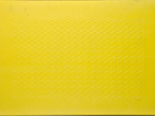 Enrico Castellani, Carta, 1969, estroflessione su carta. Galleria civica di Modena, Raccolta del Disegno 