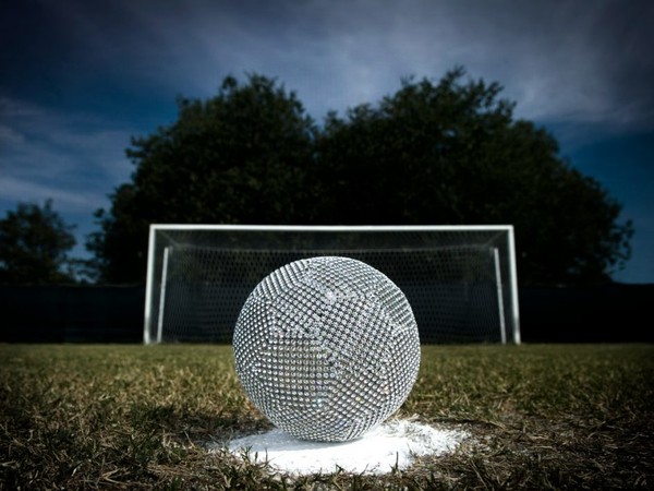 Nicola Bolla, Vanitas, Soccer, 2019, Swarovski e metallo