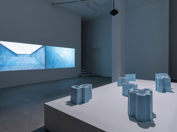 Nazgol Ansarinia – Pools and Voids, installation view at Galleria Raffaella Cortese, Milan, 2021 I Ph. Lorenzo Palmieri