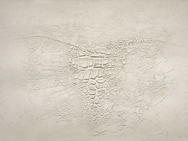 Alberto Burri, Cretto Bianco, serie di Cretti, 1971, acquaforte e acquatinta, 67x96,4 cm. Courtesy Fondazione Burri, Città di Castello