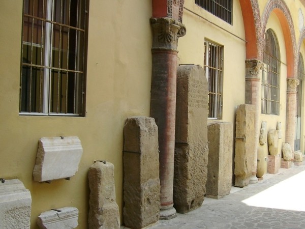 Palazzo Ancarano, Bologna, cortile