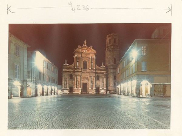 Luigi Ghirri, pagine del menabò di Paesaggio italiano. Reggio Emilia – piazza San Prospero, 1987