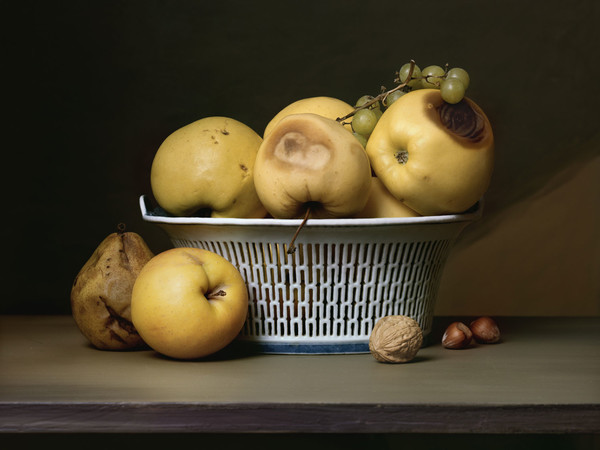 Sharon Core, Apples in a Porcelain Basket, 2007. © Sharon Core, Courtesy of the Artist and Yancey Richardson.