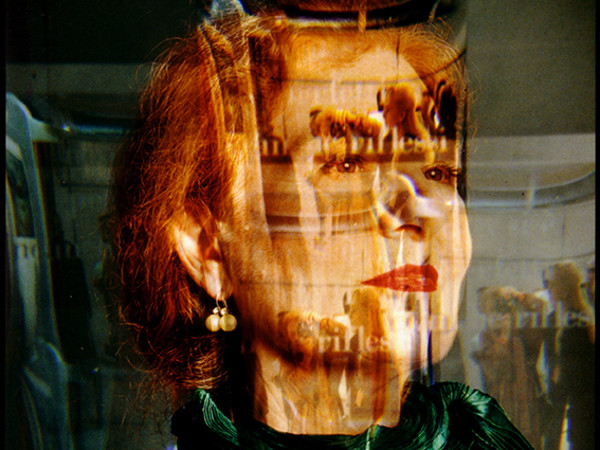 Maria Mulas, <em>Autoritratto in verde</em>, 1998, © Maria Mulas