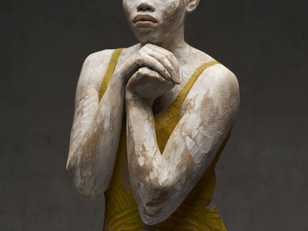 Bruno Walpoth, Lontane speranze, 2015, legno di noce, cm 80x41x32