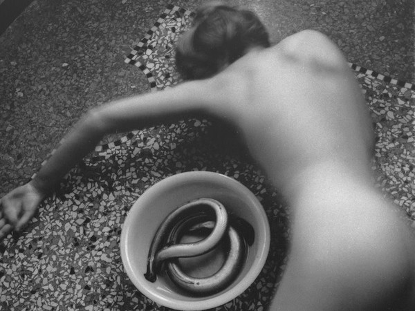 Francesca Woodman, <em>From Eel Series, Venice, Italy</em>, 1978, Stampa in gelatina argento,  20.3 x 25.4 cm | Cortesy of Charles Woodman / Victoria Miro, London/Venice<br />