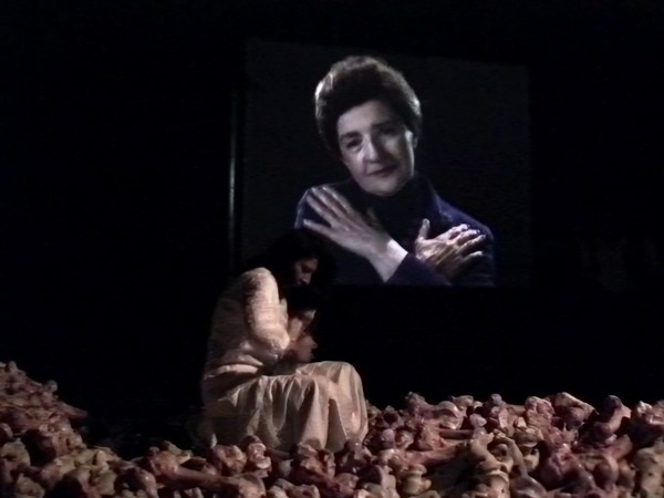 Marina Abramovic, Balkan Baroque, 1997. Ramon Coelho video artist