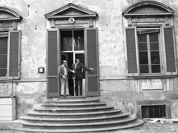 Baldo Pellegrini, apertura della Galleria Milano nella nuova sede, ingresso di via Turati, 1973. Courtesy Galleria Milano