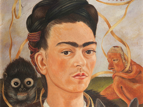Frida Kahlo, Autoritratto con Changuito, 1945. Olio su masonite, 56 x 41,5 cm. Col. Museo Dolores Olmedo, Xochimilco, México. Photographs by Erik Meza / Javier Otaola; image © Archivo Museo Dolores Olmedo, 2013 Banco de México