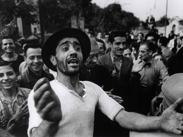 Robert Capa, Benvenuto delle truppe americane a Monreale, 23 luglio 1943