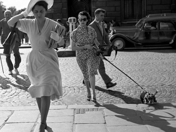 Robert Doisneau, Vent rue Royale, Paris, 1950
