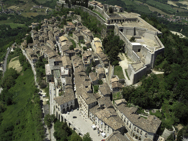 Civitella del Tronto, veduta aerea