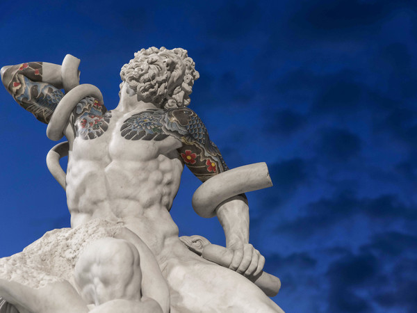 Fabio Viale, Laocoonte, 2020, marmo bianco e pigmenti