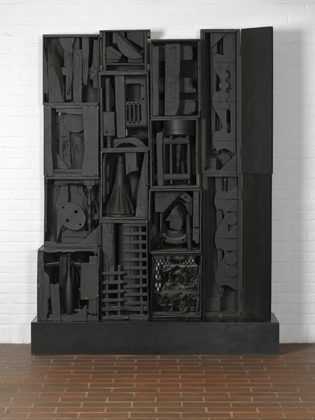 Louise Nevelson, Royal Tide III, 1960, Legno dipinto nero 202 x 153 x 41 cm, Louisiana Museum of Modern Art , Humlebaek, Denmark