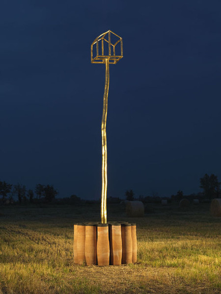 Graziano Pompili  “Terramare” 2009  cm 580x160  legno dorato, terracotta  