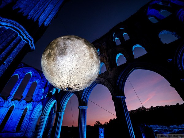 Gaia di Luke Jerram