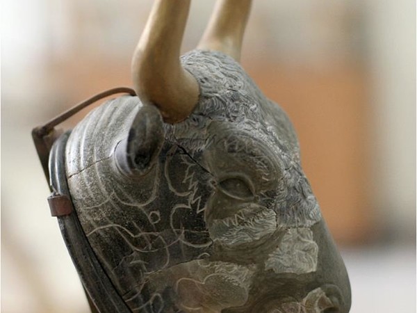 Rhyton (vaso per bere a protome animale) a forma di toro, dal Palazzo di Zakros 